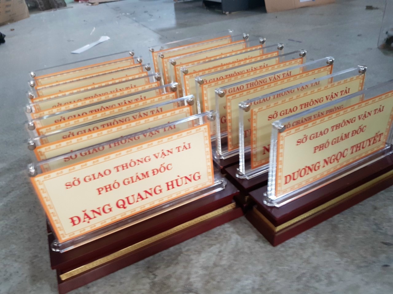 Bảng chức danh để bàn gỗ đồng ăn mòn - DN01